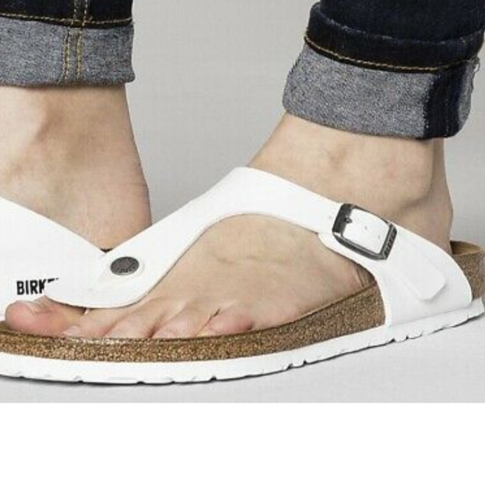 NWOT Women's Birkenstock Gizeh White Sandals.